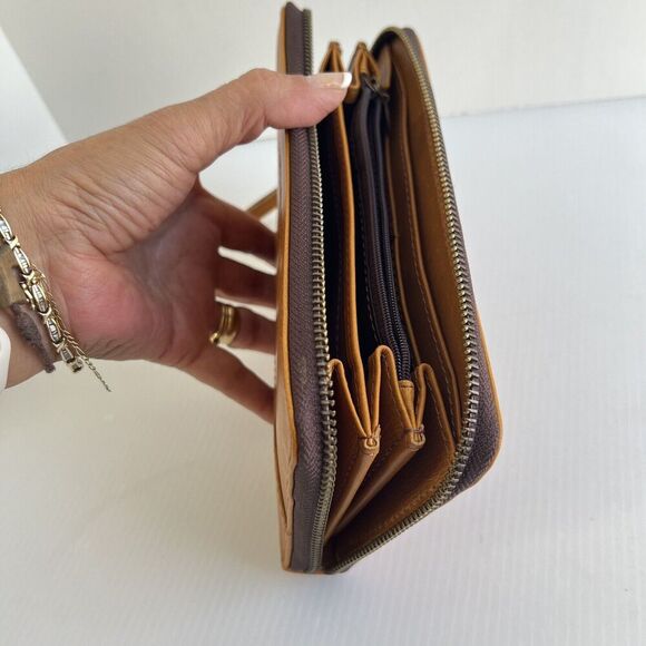 Montana Hudson Zip Around Leather Brown Wallet Coin Zip Credit Card Slots Large - Picture 5 of 12